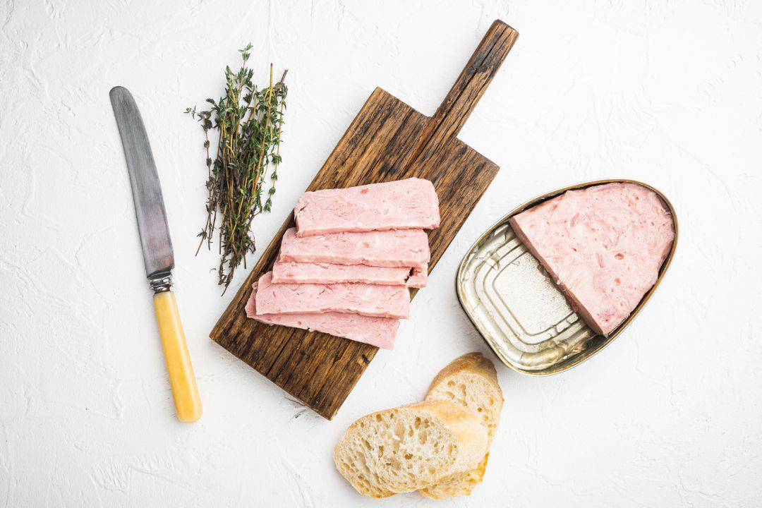 Canned hams that contain pork gelatin