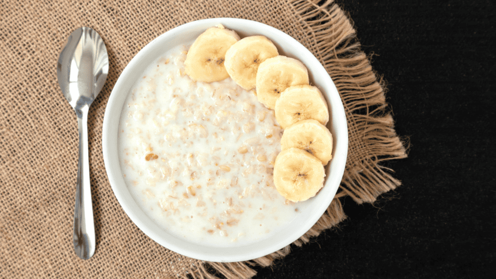 Oatmeal with banana slices