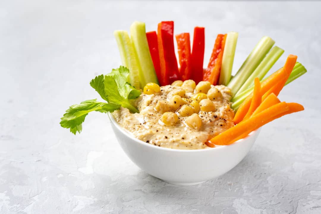 Hummus and vegetable sticks